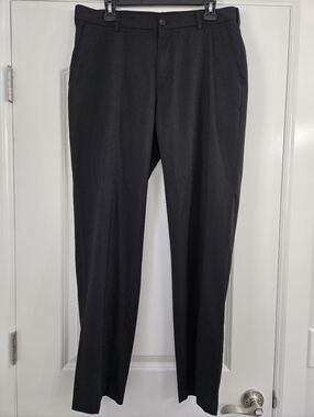 Van Heusen Men's Straight Fit Dress Pants Black Size 33x32 Flat Front Slacks